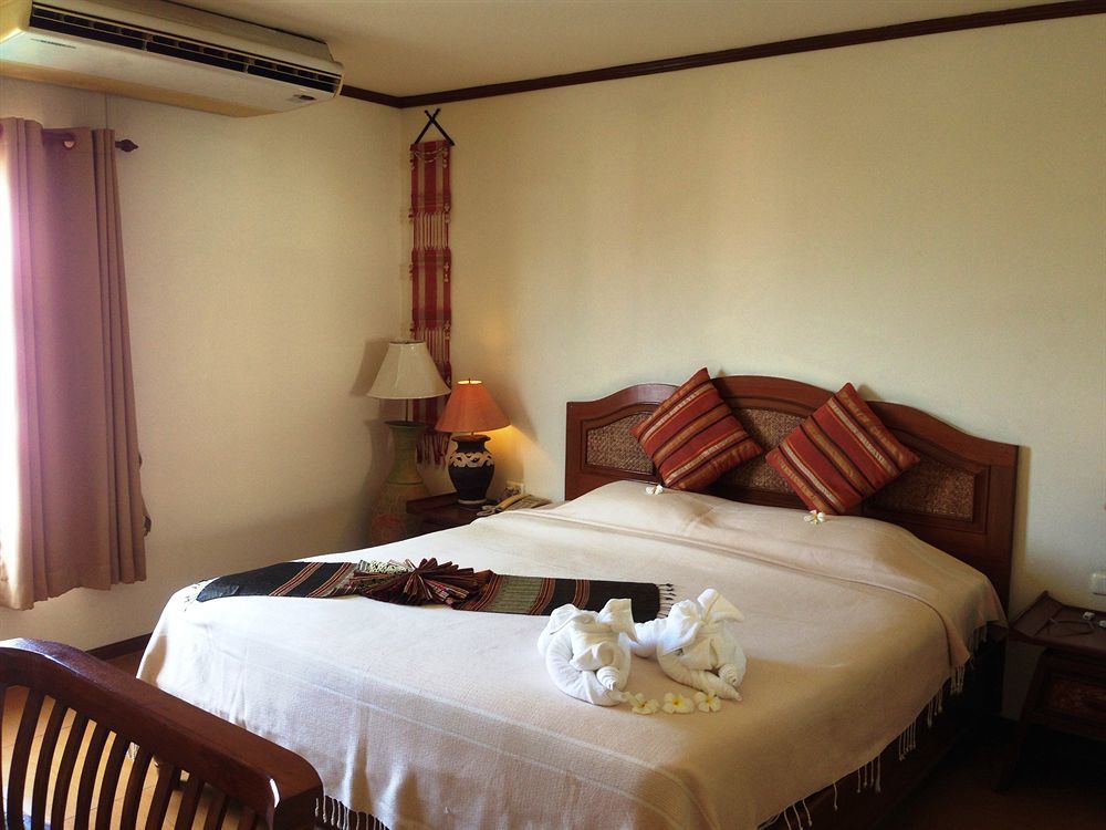 פאטאיה Phuphaya Resort מראה חיצוני תמונה