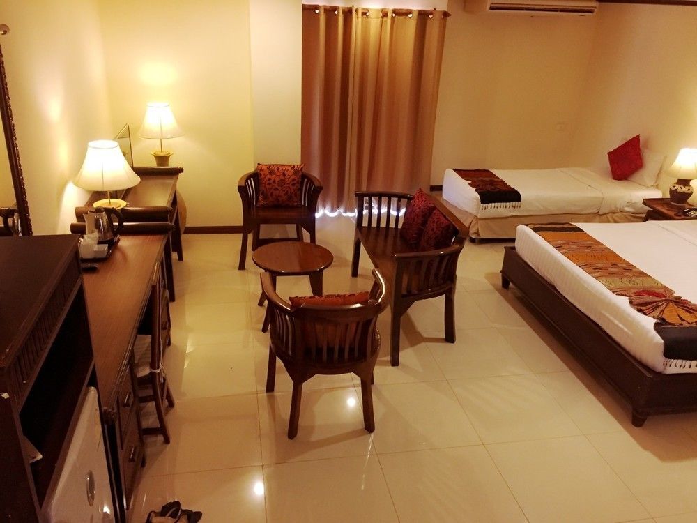 פאטאיה Phuphaya Resort מראה חיצוני תמונה